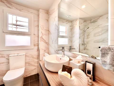 Apartamento 2 Quartos inserido no Golfe em condomínio fechado com piscina e jardim