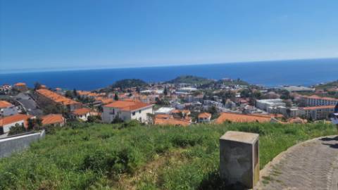 Terreno no Pico das Romeiras em Santo António - Funchal
