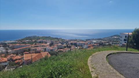 Terreno no Pico das Romeiras em Santo António - Funchal
