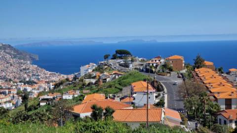 Terreno no Pico das Romeiras em Santo António - Funchal