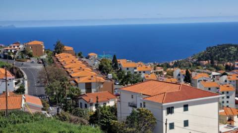 Terreno no Pico das Romeiras em Santo António - Funchal