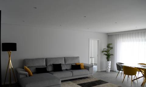 Excelente Apartamento T4 Novo com piscina, garagem e arrecadação em Olhão