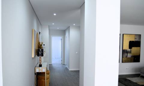 Excelente Apartamento T4 Novo com piscina, garagem e arrecadação em Olhão