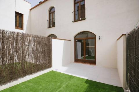 Moradia em banda T3 , perto da praia.