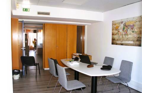 Escritório com 10 divisões, em zona privilegiada da cidade de Faro, Algarve