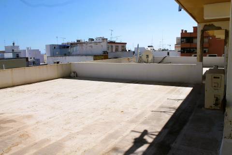 Escritório com 10 divisões, em zona privilegiada da cidade de Faro, Algarve