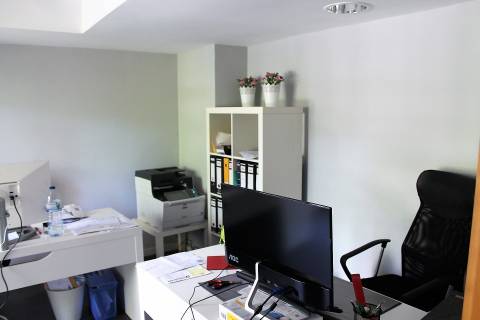 Escritório com 10 divisões, em zona privilegiada da cidade de Faro, Algarve