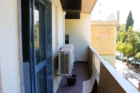 Escritório com 10 divisões, em zona privilegiada da cidade de Faro, Algarve