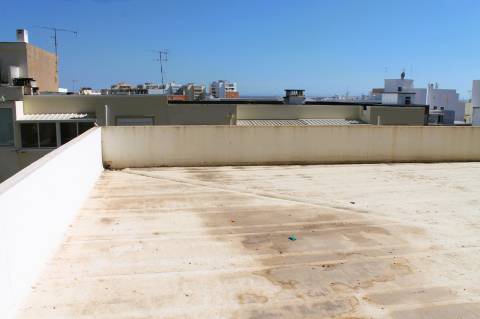 Escritório com 10 divisões, em zona privilegiada da cidade de Faro, Algarve