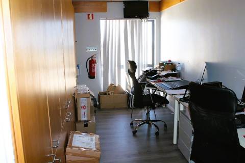 Escritório com 10 divisões, em zona privilegiada da cidade de Faro, Algarve