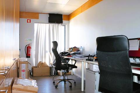 Escritório com 10 divisões, em zona privilegiada da cidade de Faro, Algarve