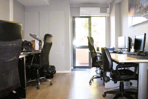 Escritório com 10 divisões, em zona privilegiada da cidade de Faro, Algarve