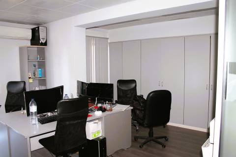 Escritório com 10 divisões, em zona privilegiada da cidade de Faro, Algarve