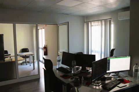 Escritório com 10 divisões, em zona privilegiada da cidade de Faro, Algarve