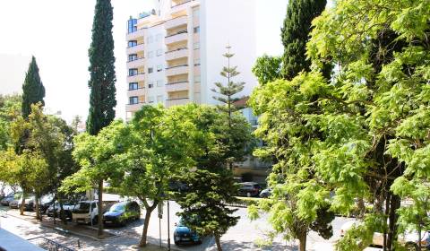 Escritório com 10 divisões, em zona privilegiada da cidade de Faro, Algarve