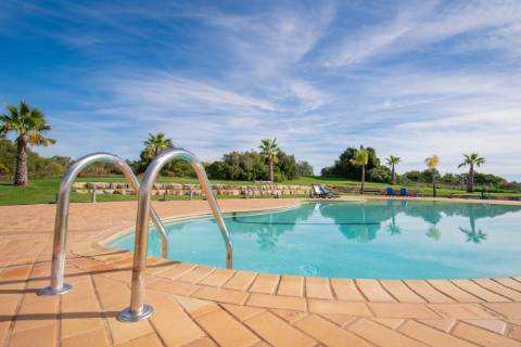 Apartamento T1 de dois pisos em resort de golfe