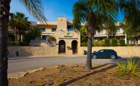 Apartamento T1 de dois pisos em resort de golfe