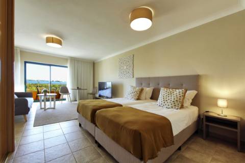 Apartamento T1 de dois pisos em resort de golfe