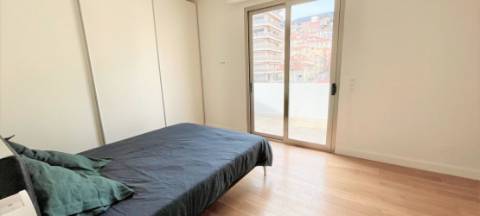 Penthouse soberba totalmente renovada localizada no centro de Monte Carlo