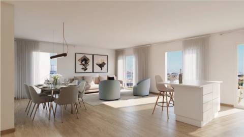 Apartamento T4 em Alcântara