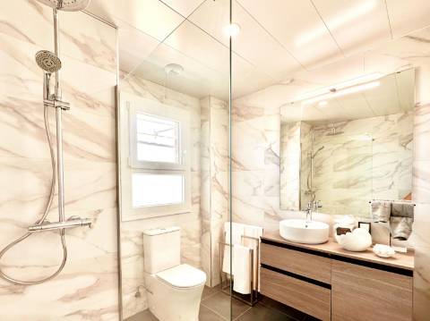 Apartamento 2 Quartos inserido no Golfe em condomínio fechado com piscina e jardim privado