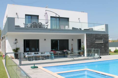 Moradia Isolada com piscina e jardim - Almancil, Algarve