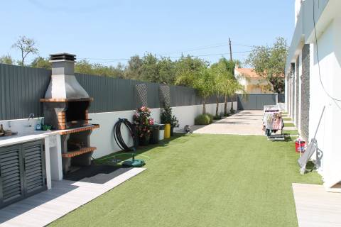 Moradia Isolada com piscina e jardim - Almancil, Algarve