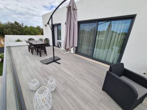 Moradia Isolada com piscina e jardim - Almancil, Algarve