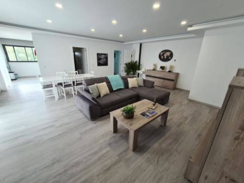 Moradia Isolada com piscina e jardim - Almancil, Algarve