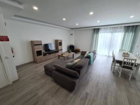 Moradia Isolada com piscina e jardim - Almancil, Algarve