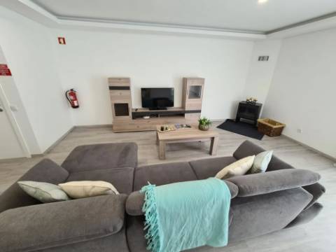 Moradia Isolada com piscina e jardim - Almancil, Algarve