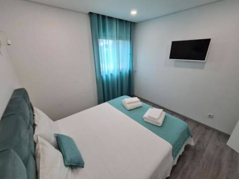 Moradia Isolada com piscina e jardim - Almancil, Algarve