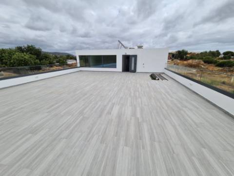 Moradia Isolada com piscina e jardim - Almancil, Algarve