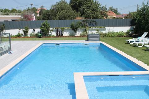 Moradia Isolada com piscina e jardim - Almancil, Algarve
