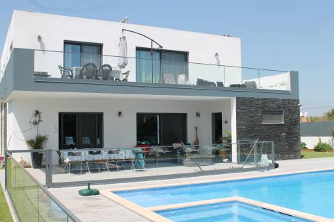 Moradia Isolada com piscina e jardim - Almancil, Algarve