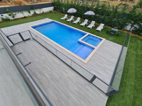 Moradia Isolada com piscina e jardim - Almancil, Algarve