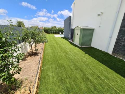 Moradia Isolada com piscina e jardim - Almancil, Algarve