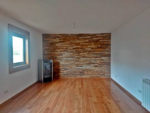 Moradia geminada T3 + Escritório, a 600m do Parque da Cidade do Porto.