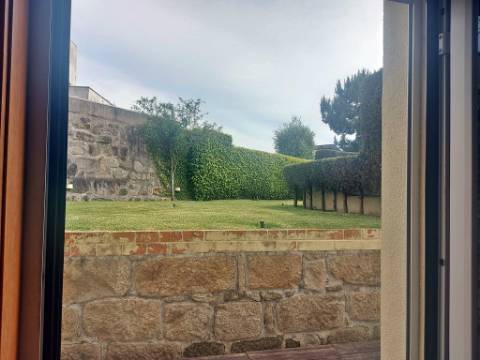 Moradia geminada T3 + Escritório, a 600m do Parque da Cidade do Porto.