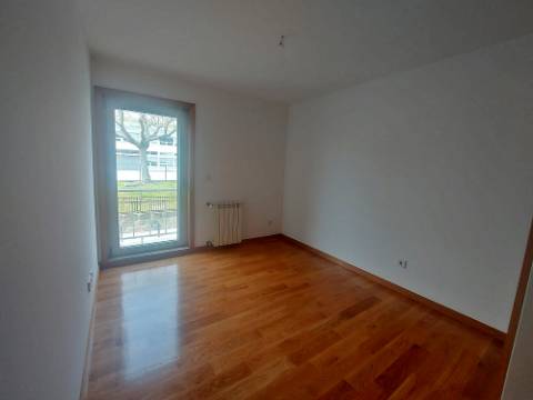 Moradia geminada T3 + Escritório, a 600m do Parque da Cidade do Porto.