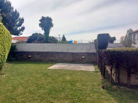 Moradia geminada T3 + Escritório, a 600m do Parque da Cidade do Porto.