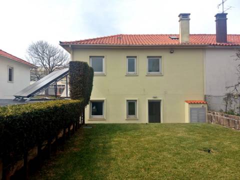 Moradia geminada T3 + Escritório, a 600m do Parque da Cidade do Porto.