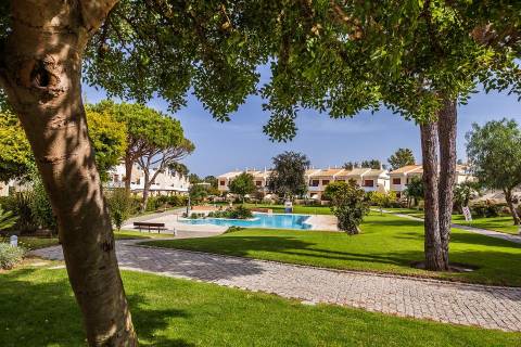 Moradia geminada T3 na Vila Sol em Quarteira