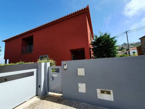 Moradia Isolada T3 com Piscina no Arco da Calheta - Madeira