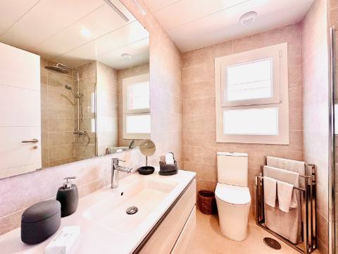 Apartamento 2 Quartos Ultimo piso inserido no Golfe em condomínio fechado com piscina e jardim