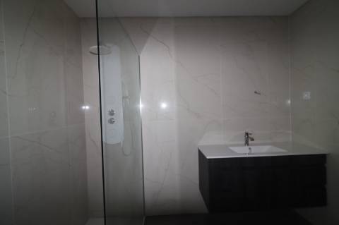 Apartamento T4 com exposição solar a sul e vistas de campo e mar, em S. Brás de Alportel