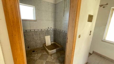 Terreno com Moradias em Construção na Charneca da Caparica