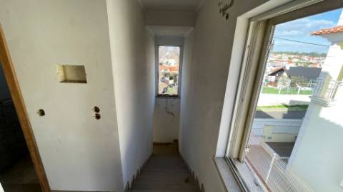 Terreno com Moradias em Construção na Charneca da Caparica