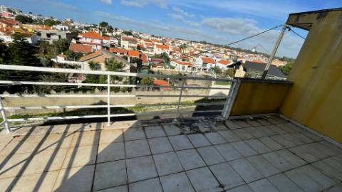 Terreno com Moradias em Construção na Charneca da Caparica