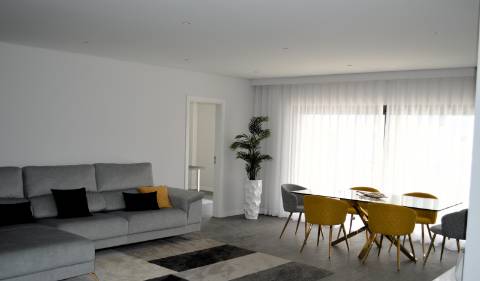 Apartamento T2 Novo com piscina, garagem e arrecadação em Olhão